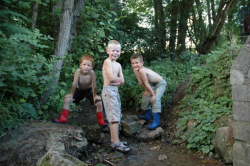 Camping Neumuhle Luxemburg Kinderen beekje