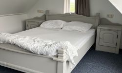 Vakantiewoning De Coehoorn  boven_bed_grijs
